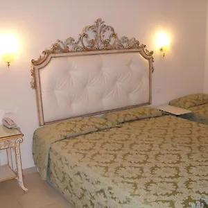 Residenza Due Torri Check In Presso Vicolo Cattani 7 Maison d'hôtes